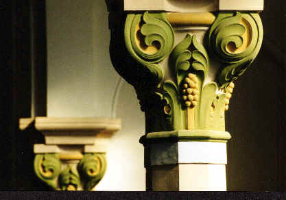 kapitelen in de Vlaamse kerk, foto Jetty Janssen