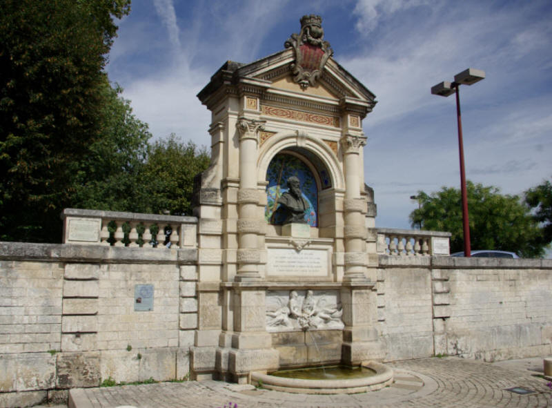 marot fountain cahors